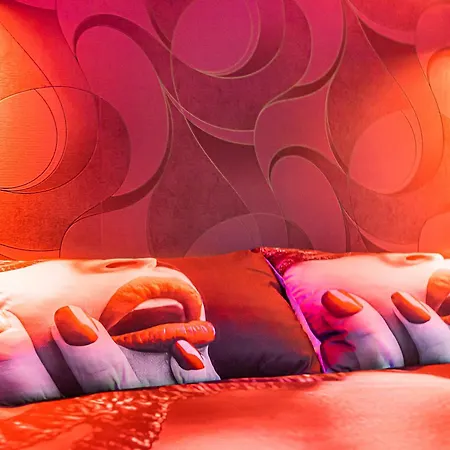 Au Bord De L'eau. L'instant Coquin