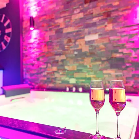 Au Bord De L'eau. L'instant Coquin