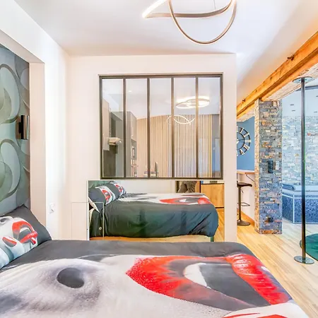 Au Bord De L'eau. L'instant Coquin