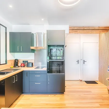 Au Bord De L'eau. L'instant Coquin