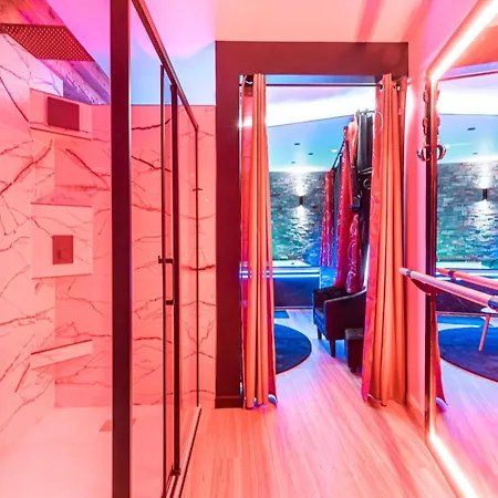 Au Bord De L'eau. L'instant Coquin