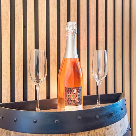 Au Bord De L'eau. L'instant Coquin