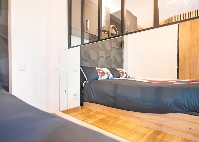 Au Bord De L'eau. L'instant Coquin