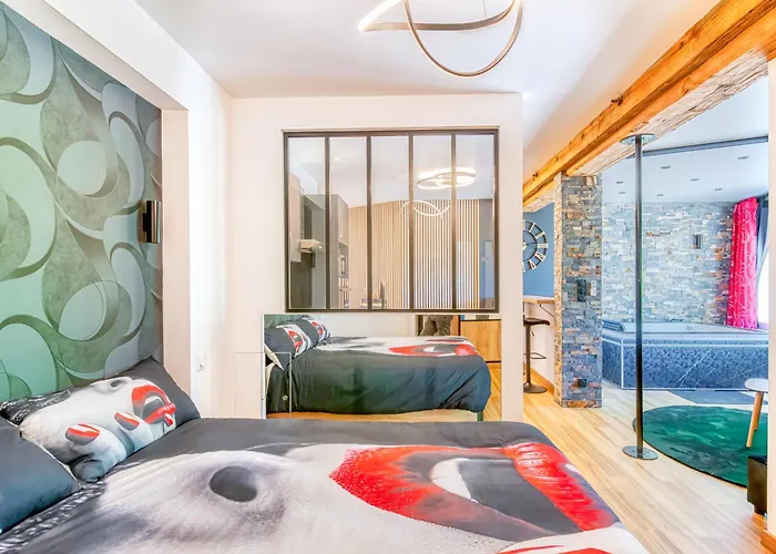 Au Bord De L'eau. L'instant Coquin