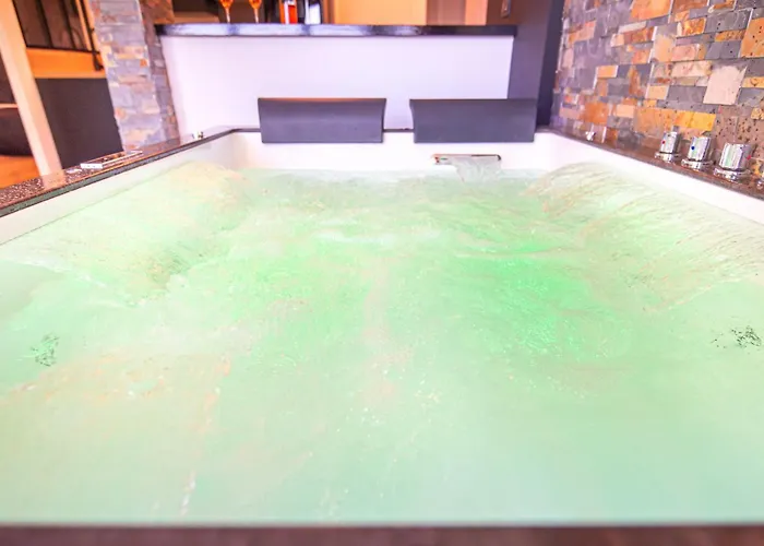 Au Bord De L'eau. L'instant Coquin