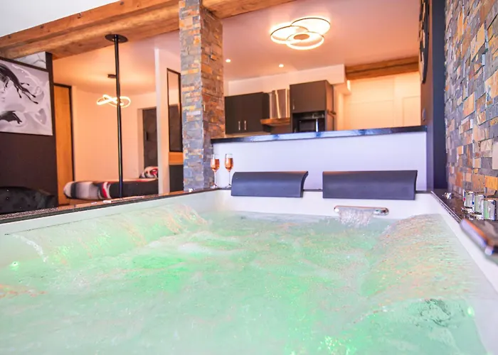 Au Bord De L'eau. L'instant Coquin