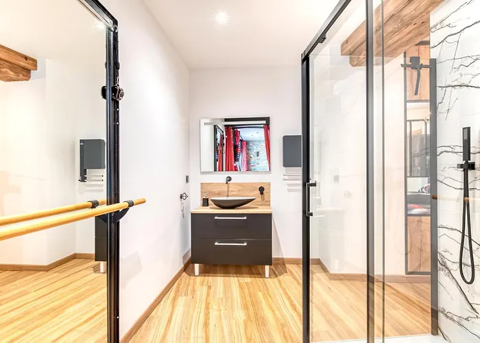 Au Bord De L'eau. L'instant Coquin