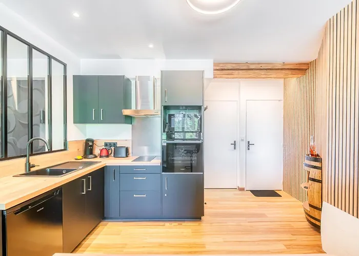 Au Bord De L'eau. L'instant Coquin